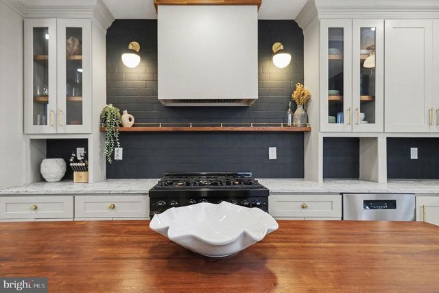 2530 W GIRARD AVE, Philadelphia, PA 19130