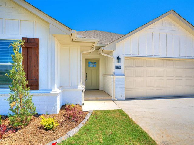 7700 Three Woods Lane, Yukon, OK 73099