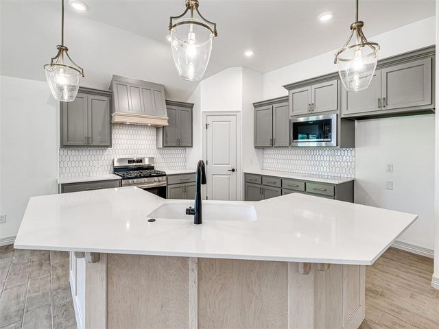 7700 Three Woods Lane, Yukon, OK 73099