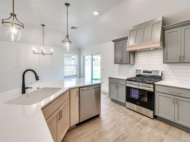 7700 Three Woods Lane, Yukon, OK 73099