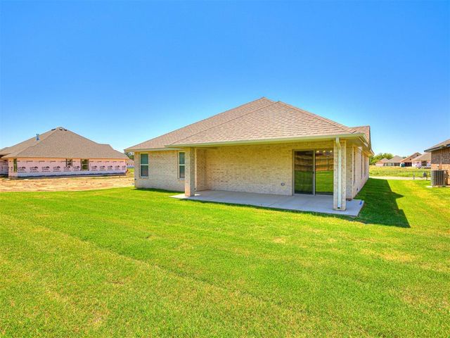 7700 Three Woods Lane, Yukon, OK 73099