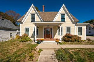 114 East Main Street, Bradford, NH 03221