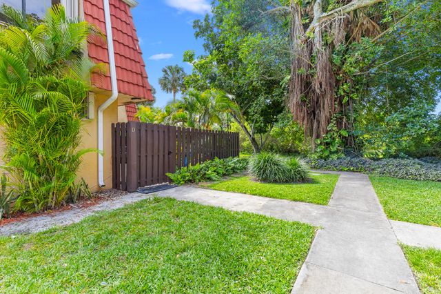 22958 Oxford Place D, Boca Raton, FL 33433