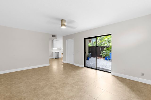 22958 Oxford Place D, Boca Raton, FL 33433
