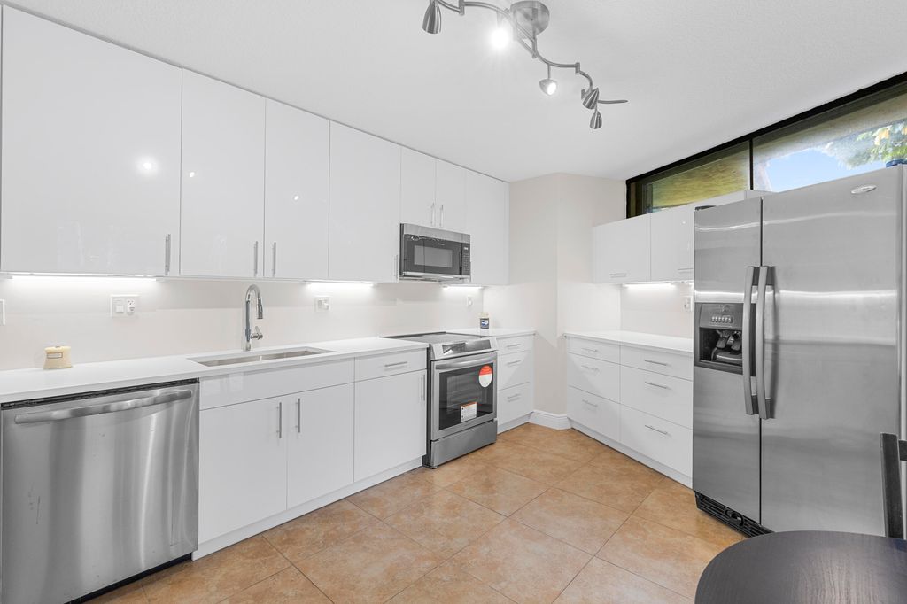 22958 Oxford Place D, Boca Raton, FL 33433