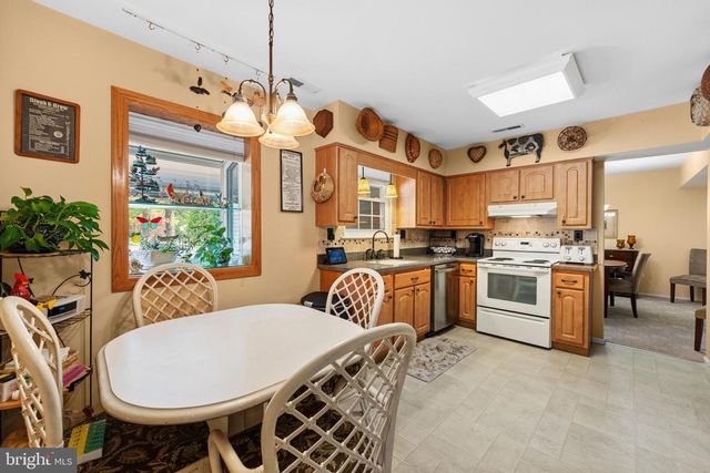 43 MEADOWRUE CT, Mount Laurel, NJ 08054