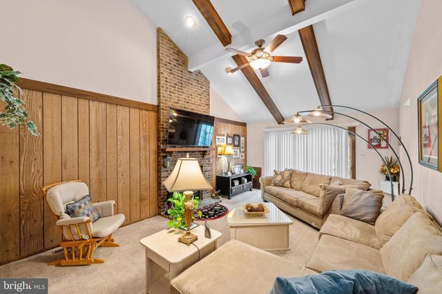 43 MEADOWRUE CT, Mount Laurel, NJ 08054