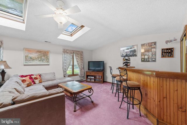 43 MEADOWRUE CT, Mount Laurel, NJ 08054
