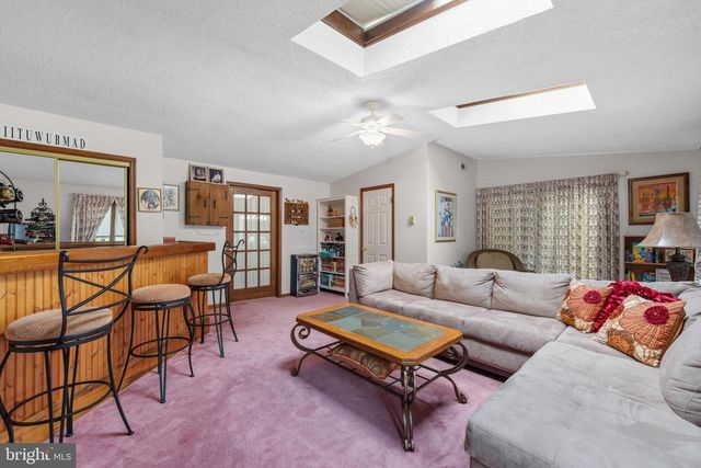 43 MEADOWRUE CT, Mount Laurel, NJ 08054