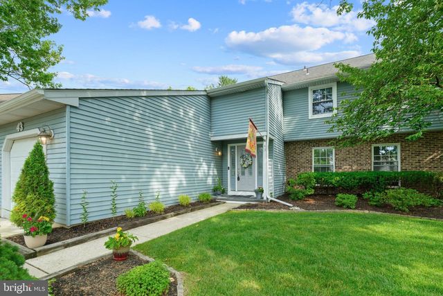 43 MEADOWRUE CT, Mount Laurel, NJ 08054