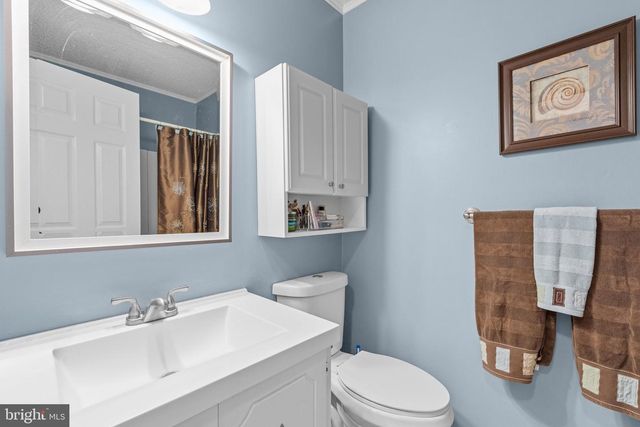43 MEADOWRUE CT, Mount Laurel, NJ 08054