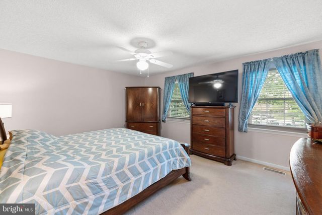 43 MEADOWRUE CT, Mount Laurel, NJ 08054