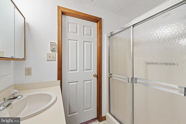 43 MEADOWRUE CT, Mount Laurel, NJ 08054