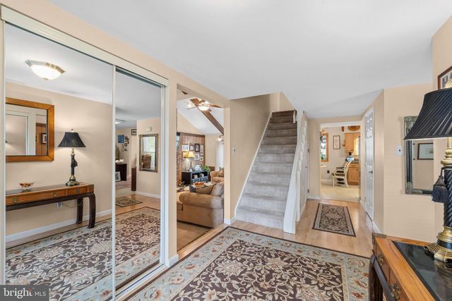 43 MEADOWRUE CT, Mount Laurel, NJ 08054