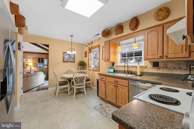 43 MEADOWRUE CT, Mount Laurel, NJ 08054