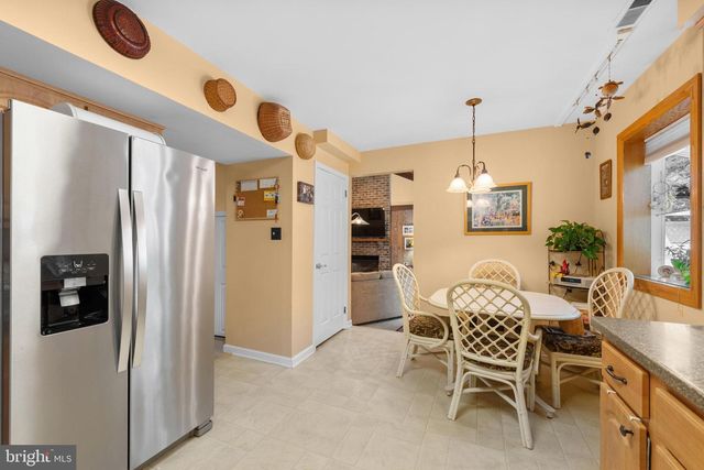43 MEADOWRUE CT, Mount Laurel, NJ 08054
