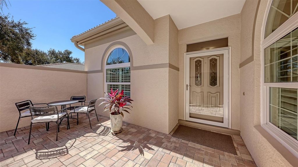 Image 5 of property listing at 3373 HADFIELD GREENE 55, Sarasota, FL 34235