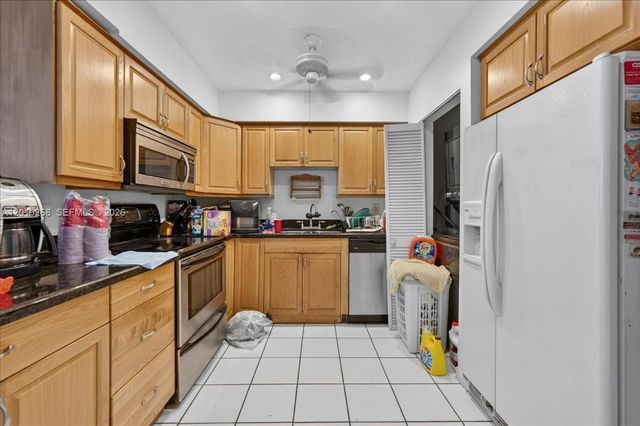 2115 NE 37th Dr 120, Fort Lauderdale, FL 33308