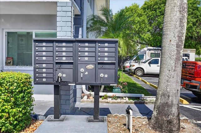 2115 NE 37th Dr 120, Fort Lauderdale, FL 33308