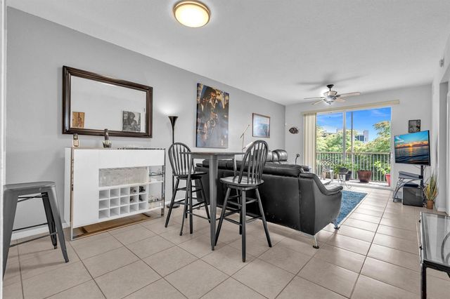 7735 Yardley Drive 305, Tamarac, FL 33321