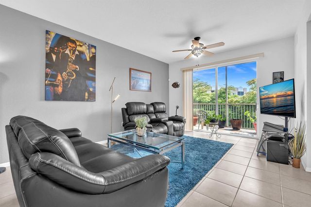 7735 Yardley Drive 305, Tamarac, FL 33321