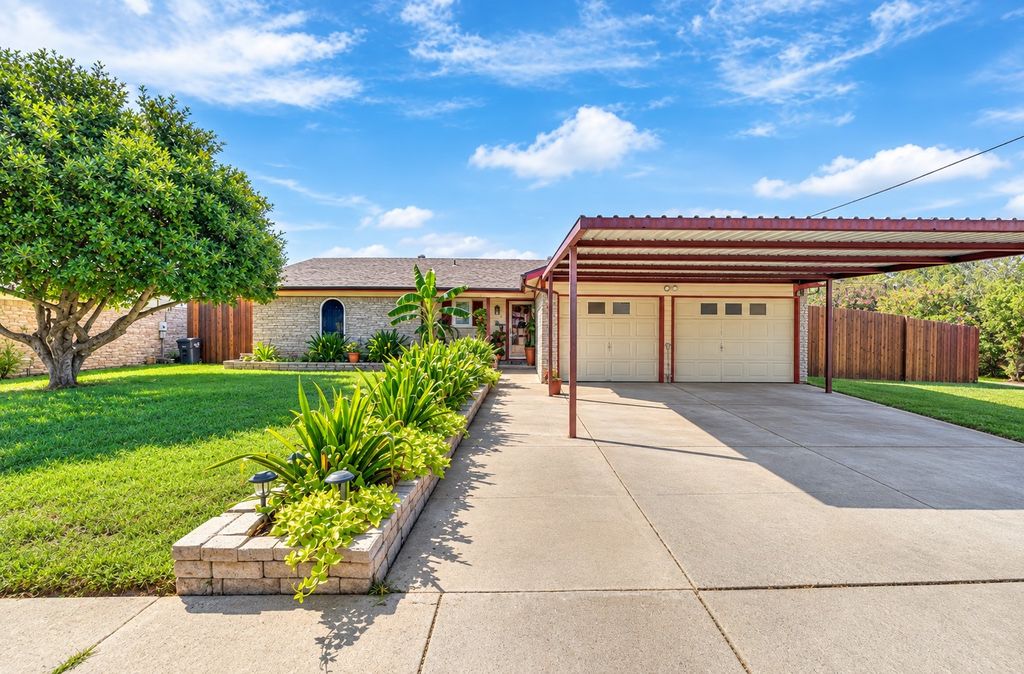 7500 Castillo Road, Fort Worth, TX 76112 — exterior