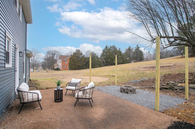 1005 Longview Dr, Hendersonville, TN 37075