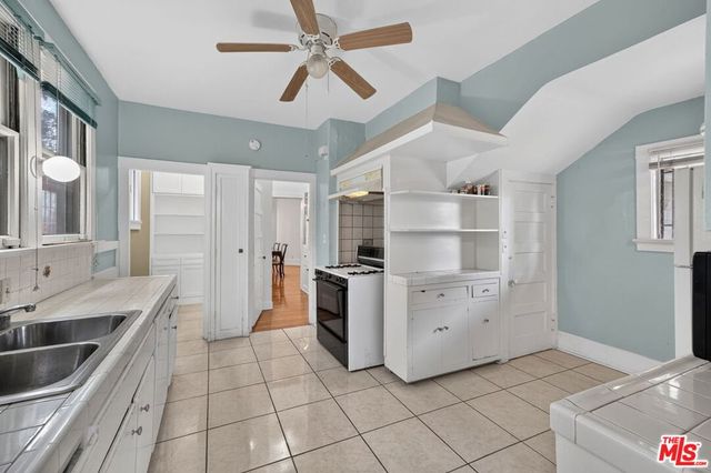 2215 W 21st Street, Los Angeles, CA 90018