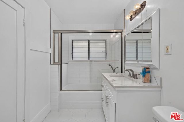 2215 W 21st Street, Los Angeles, CA 90018
