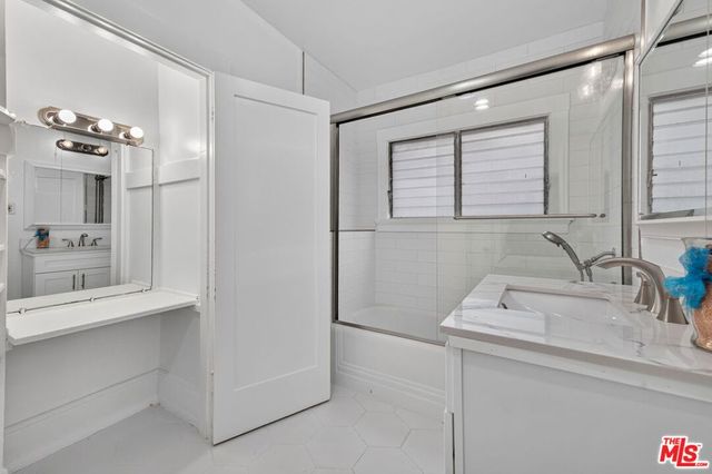 2215 W 21st Street, Los Angeles, CA 90018