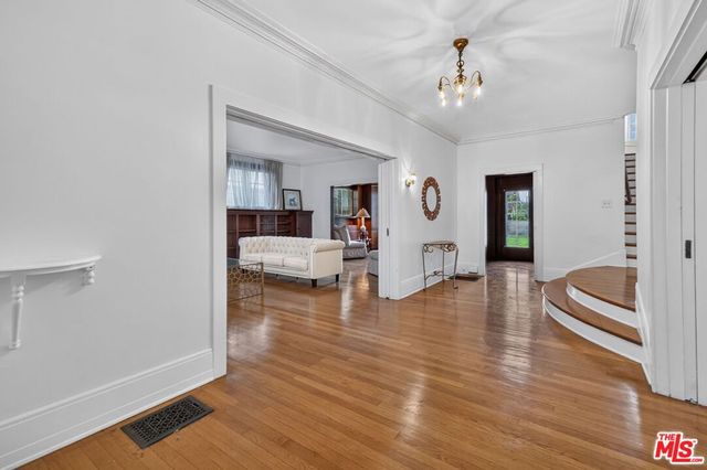 2215 W 21st Street, Los Angeles, CA 90018