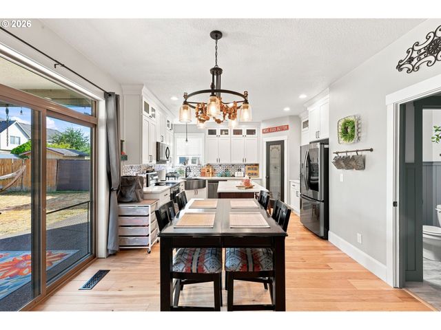 229 FINNEYS Ave, Molalla, OR 97038