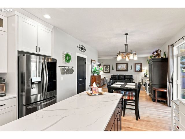 229 FINNEYS Ave, Molalla, OR 97038