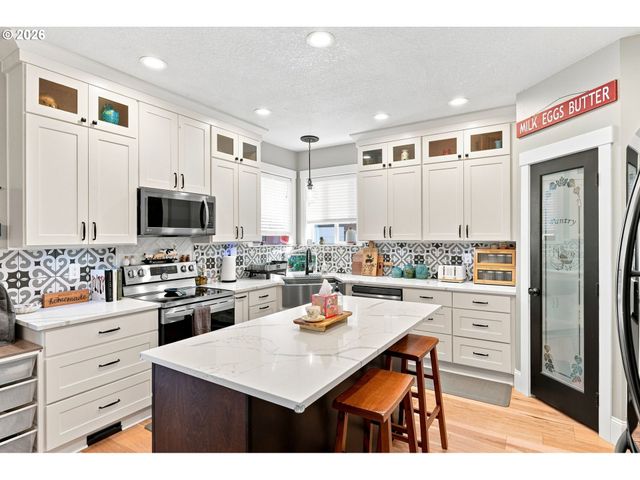 229 FINNEYS Ave, Molalla, OR 97038