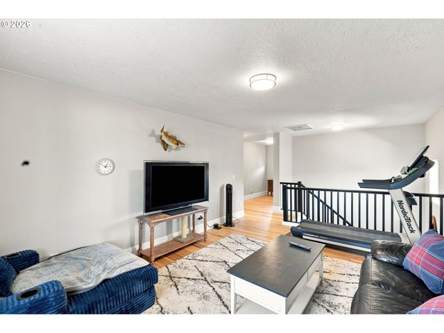 229 FINNEYS Ave, Molalla, OR 97038