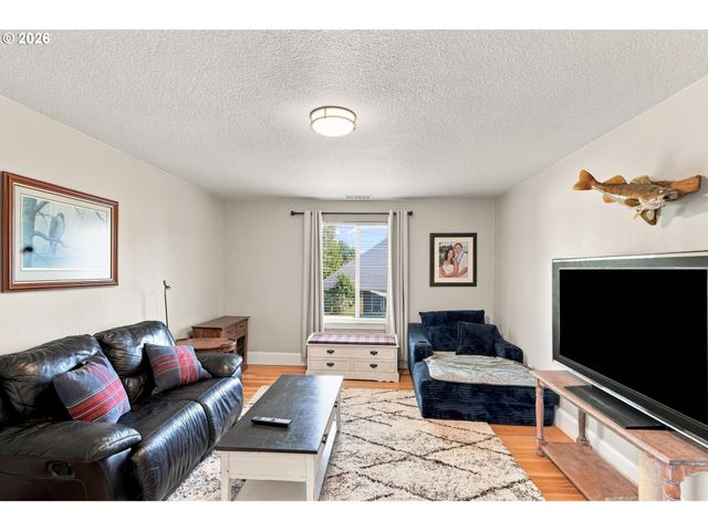 229 FINNEYS Ave, Molalla, OR 97038