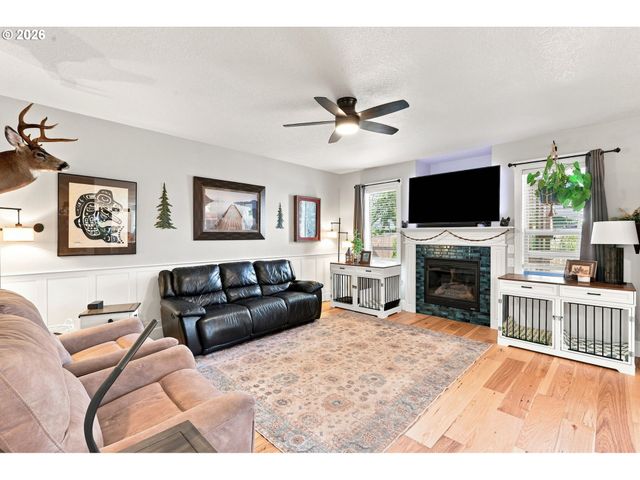 229 FINNEYS Ave, Molalla, OR 97038