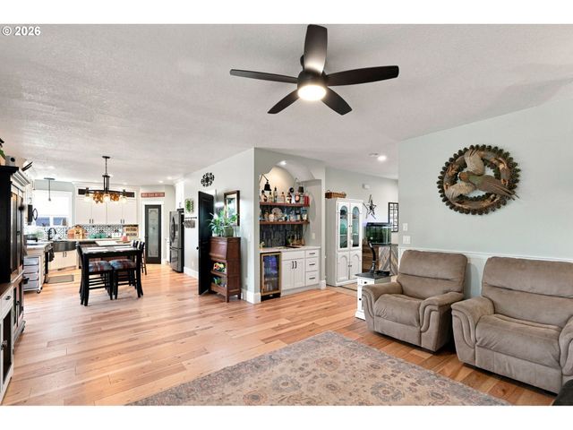 229 FINNEYS Ave, Molalla, OR 97038