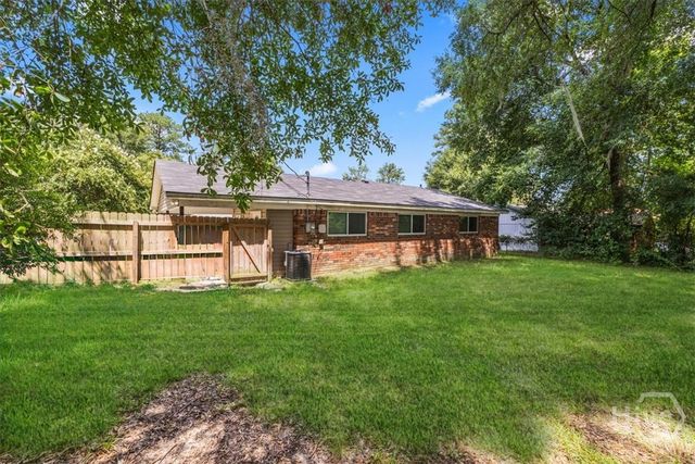 305 E 4th Street, Springfield, GA 31329