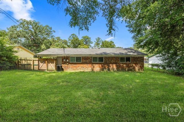 305 E 4th Street, Springfield, GA 31329