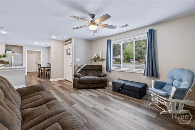 305 E 4th Street, Springfield, GA 31329