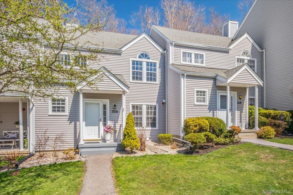 220 Sandpiper Court, Yorktown Heights, NY 10598