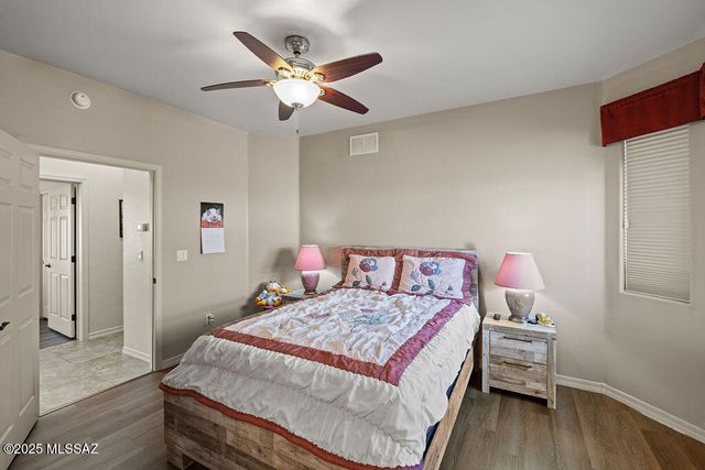 518 W Parkwood Court, Green Valley, AZ 85614