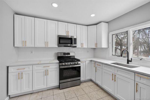 68 Champlain Street, Port Jefferson Station, NY 11776