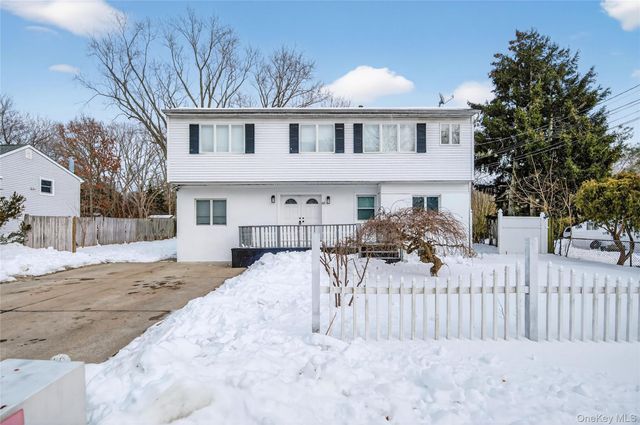 68 Champlain Street, Port Jefferson Station, NY 11776