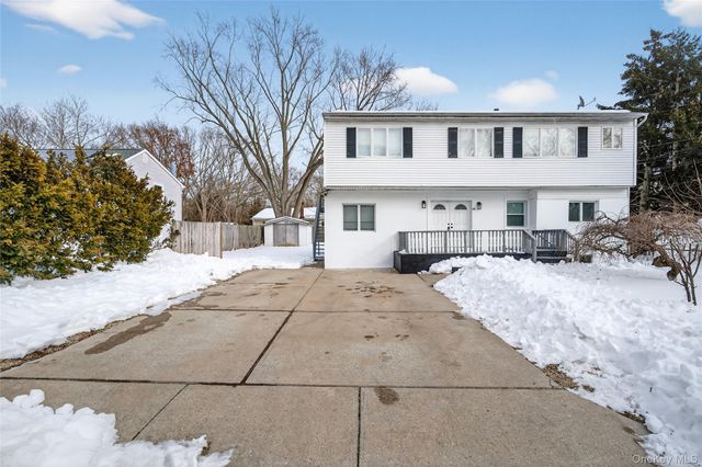 68 Champlain Street, Port Jefferson Station, NY 11776