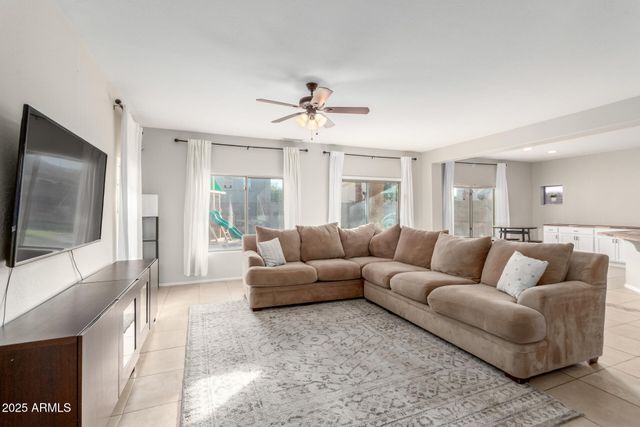 627 W OAK TREE Lane, San Tan Valley, AZ 85143