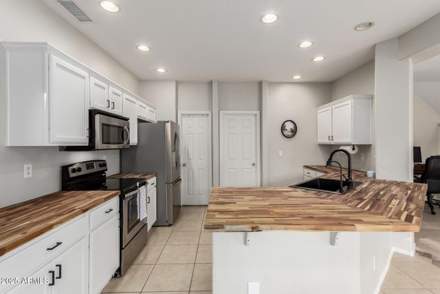 627 W OAK TREE Lane, San Tan Valley, AZ 85143