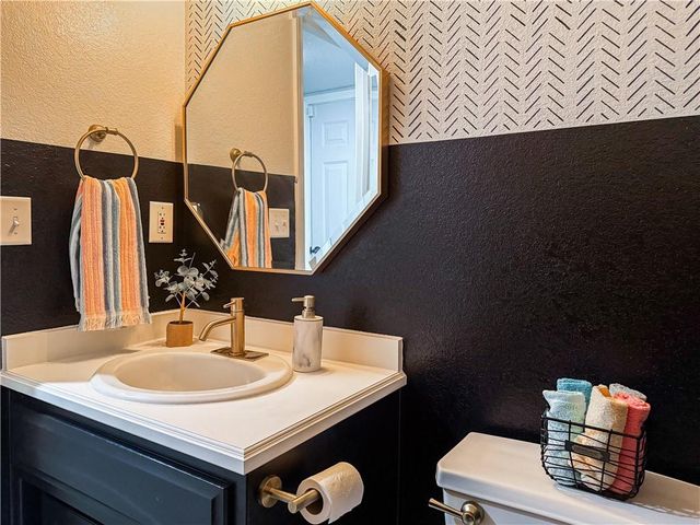 520 N John Doy Court, Lawrence, KS 66049