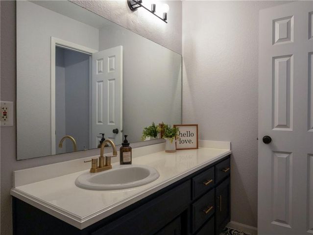 520 N John Doy Court, Lawrence, KS 66049